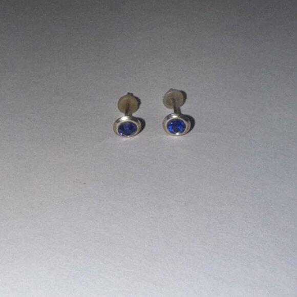 5 Mm Round Sapphire Blue Cz And Sterling Post Earrings - Picture 8 of 13